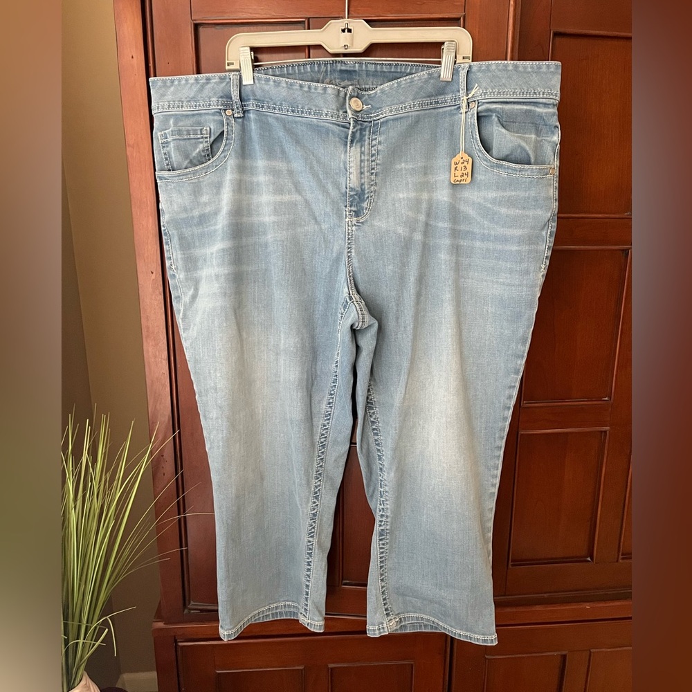 Light Wash Women’s Jeans - Classic Straight Leg
